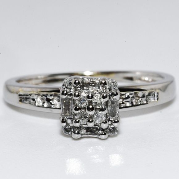 $1,500 10K White Gold .10CT Natural Round & Baguette Cut Diamond Cluster Ring - Picture 1 of 7